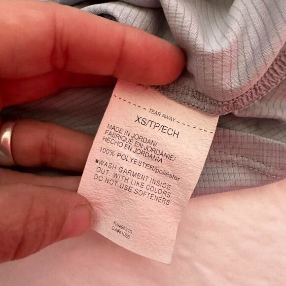 Under Armour Top Womens Size XS Gray Racerback Workout Tank Athletic Outdoor Gym - Picture 8 of 8